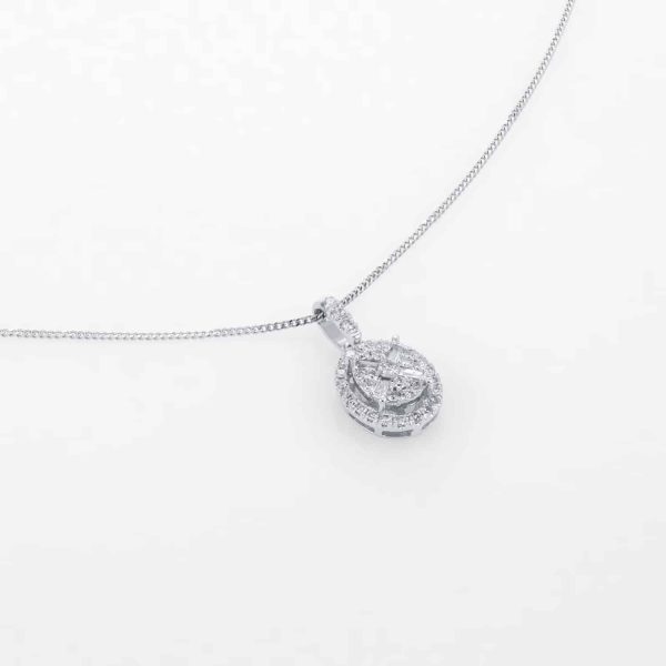 9ct White Gold 0.25ct Diamond Oval Cluster Pendant - 图片 3